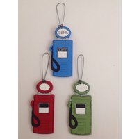 Personalisierte Gaspumpe Holz Winter Baumschmuck - Ihr Name Weihnachten Handbemaltes Personalisierte Gaspumpe Holz Winter Baumschmuck - Ihr Name Weihnachten Handbemaltes von GraciousGiggles