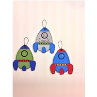 Personalisierte Holzrakete Weltraum Neon Winter Baumschmuck - Ihr Name Weihnachtsfeiertag Handbemaltes Holz Personalisierte Holzrakete Weltraum Neon Winter Baumschmuck - Ihr Name Weihnachtsfeiertag Handbemaltes Holz von GraciousGiggles