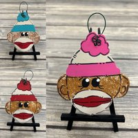 Personalisierte Holzsocke Affe Winter Baumschmuck - Ihr Name Weihnachtsfeiertag Handbemaltes Holz Personalisierte Holzsocke Affe Winter Baumschmuck - Ihr Name Weihnachtsfeiertag Handbemaltes Holz von GraciousGiggles