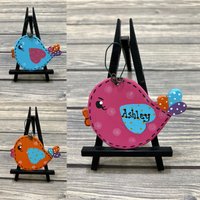 Personalisierter Handbemalter Pünktchen Küsser Vogel Holz Weihnachtsschmuck Initiale Name Mehrere Farben Personalisierter Handbemalter Pünktchen Küsser Vogel Holz Weihnachtsschmuck Initiale Name Mehrere Farben von GraciousGiggles