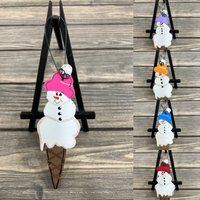 Personalisierter Holz Eistüte Schneemann Winter Baumschmuck - Ihr Name Weihnachtsfeiertag Handbemaltes von GraciousGiggles