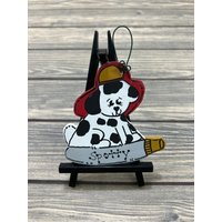 Personalisierter Holz Feuerwehrmann Dalmation Hund Winter Baumschmuck - Ihr Name Weihnachtsfeiertag Handbemaltes Feuerhund Personalisierter Holz Feuerwehrmann Dalmation Hund Winter Baumschmuck - Ihr Name Weihnachtsfeiertag Handbemaltes Feuerhund von GraciousGiggles