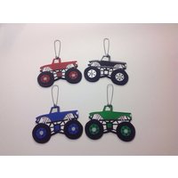 Personalisierter Holz Monster Truck Winter Baumschmuck - Ihr Name Weihnachtsfeiertag Handbemaltes Verschiedene Farben Verfügbar Personalisierter Holz Monster Truck Winter Baumschmuck - Ihr Name Weihnachtsfeiertag Handbemaltes Verschiedene Farben Verfügbar von GraciousGiggles