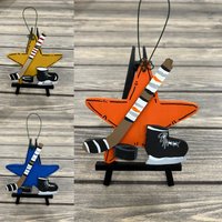 Personalisierter Holzhockey Winter Baumschmuck - Ihr Name Weihnachtsfeier Handbemaltes Holz Sport Schule Personalisierter Holzhockey Winter Baumschmuck - Ihr Name Weihnachtsfeier Handbemaltes Holz Sport Schule von GraciousGiggles