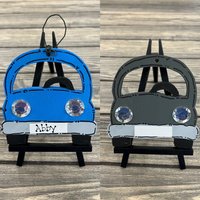 Personalisiertes Holzauto Winter Baumschmuck - Ihr Name Weihnachtsfeiertag Handbemaltes Holz Verschiedene Farben Verfügbar Bling Personalisiertes Holzauto Winter Baumschmuck - Ihr Name Weihnachtsfeiertag Handbemaltes Holz Verschiedene Farben Verfügbar Bling von GraciousGiggles