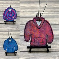 Schneller Versand - Personalisierte Holz Kapuzenpullover Weihnachtsdekoration Ihr Name Handbemaltes Schneller Versand - Personalisierte Holz Kapuzenpullover Weihnachtsdekoration Ihr Name Handbemaltes von GraciousGiggles