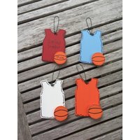 Schneller Versand - Personalisierter Basketball Sport Jersey Weihnachtsschmuck Dein Name Handbemaltes Holz Schneller Versand - Personalisierter Basketball Sport Jersey Weihnachtsschmuck Dein Name Handbemaltes Holz von GraciousGiggles