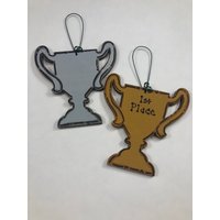 Trophäe Personalisierter Christbaumschmuck Holz von GraciousGiggles