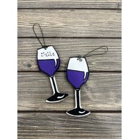Weinglas Personalisierter Christbaumschmuck Holz von GraciousGiggles