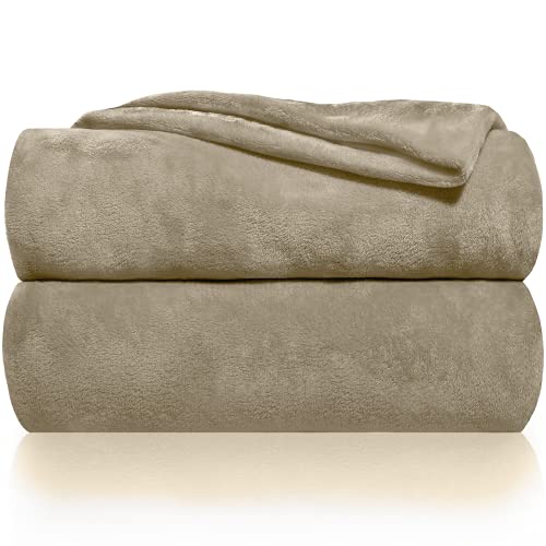 Gräfenstayn® Kuscheldecke flauschig & super weich - hochwertige Fleecedecke auch als Wohndecke, Tagesdecke, Sofadecke & Sommerdecke geeignet - Überwurf Decke Sofa & Couch (Hellbraun, 150x130 cm) von Gräfenstayn