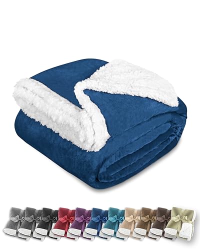 Gräfenstayn® Dicke Kuscheldecke flauschig & super weich - warme Sherpa-Fleecedecke in Lammfell-Optik als Wohndecke, Tagesdecke & Sofadecke - Überwurf Decke Sofa & Couch (Blau 240x220) von Gräfenstayn