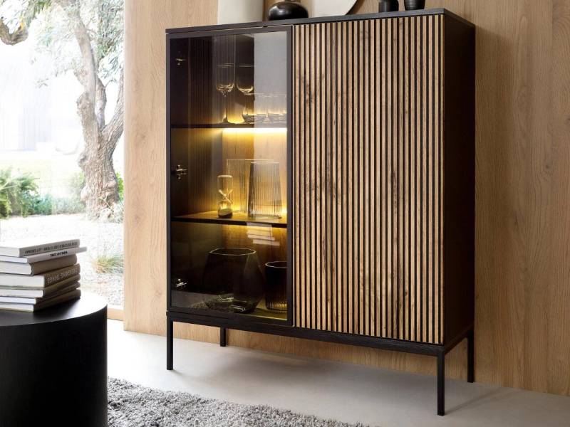 GrainGold Vitrine DEO mit LED, Griffloss, Push-To-Open - 104x39x126 cm - Wotan-Eiche GrainGold Vitrine DEO mit LED, Griffloss, Push-To-Open - 104x39x126 cm - Wotan-Eiche von GrainGold