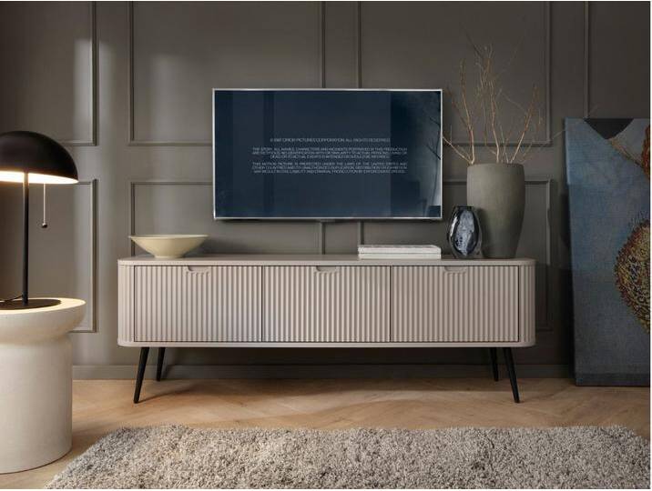TV-Lowboard mit Türen Viva Beige auf Schwarzen Beinen TV-Lowboard mit Türen Viva Beige auf Schwarzen Beinen von Graingold