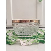 Vintage Geschnitten Glasschale Mit Metallrand von GramCrackersandMore