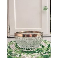 Vintage Geschnitten Glasschale Mit Metallrand von GramCrackersandMore