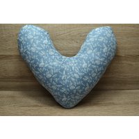 Herzkissen, Brustherzkissen, Mastektomie Kissen, Unterarmkissen, Brust-Chirurgie-Kissen, Trachtenstoff in Hellblau, Handmade Herzkissen, Brustherzkissen, Mastektomie Kissen, Unterarmkissen, Brust-Chirurgie-Kissen, Trachtenstoff in Hellblau, Handmade von Grandmeremimi
