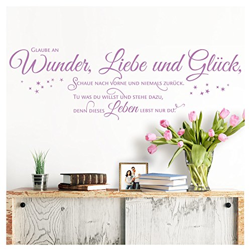 Grandora Wandtattoo Spruch Glaube an Wunder Liebe und Glück I Flieder (BxH) 160 x 45 cm I Wohnzimmer Flur Sticker Aufkleber Wandsticker Wandaufkleber W5393 von Grandora