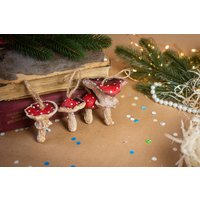 Fliegenpilze, Baumschmuck, 4 Stück Gesponnene Baumwolldekorationen, Fliegenpilz Dekoration, Osterdekoration, Osterdekoration Fliegenpilze, Baumschmuck, 4 Stück Gesponnene Baumwolldekorationen, Fliegenpilz Dekoration, Osterdekoration, Osterdekoration von Grannysbox