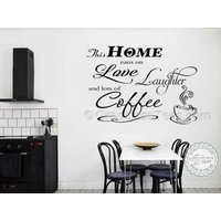 Dieses Haus Läuft Auf Liebe Lachen Und Kaffee, Küche Wandaufkleber Zitat Esszimmer Aufkleber von GraphicsnTees