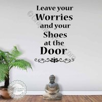 Lassen Sie Ihre Sorgen & Schuhe Yoga Studio Wandaufkleber Flur Dekor Aufkleber Mit Lotusblume von GraphicsnTees