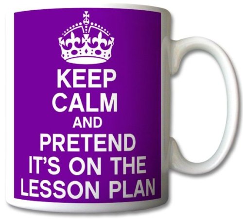 Keep Calm and Pretend Its On The Lesson Plan lila Tasse Retro-Geschenk von GrassVillageTM