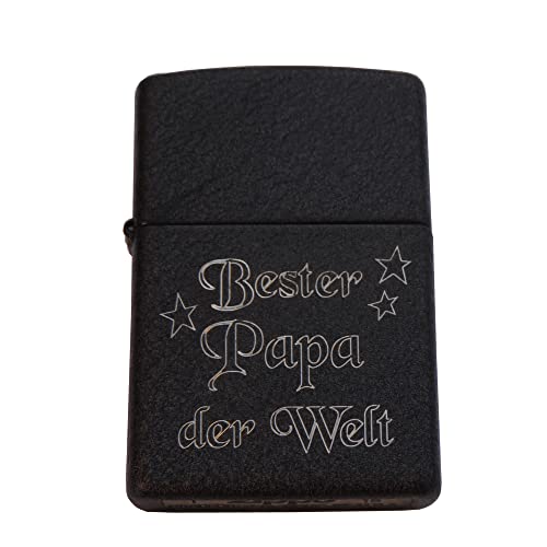 Original Zippo Crackle ; Originales Robustes schwarzes Zippo-Benzinfeuerzeug mit SOFORTGRAVUR + VORSCHAU : Gravur auf der Vorderseite : Bester Papa der Welt +1 Vorname oder Datum auf der Rückseite von GravUp