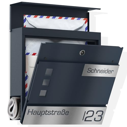 Graviers Design Briefkasten mit Zeitungsfach in Anthrazit RAL 7016 - Sichtfenster Postkasten personalisiert Edelstahl Name Straße Hausnummer Laserschnitt Gravur Wandbriefkasten mit Schloss von Graviers Design