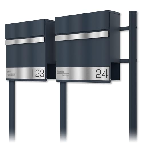 Graviers Design Doppelbriefkasten freistehend mit Standfuß in Anthrazit RAL 7016 - Briefkasten personalisiert Edelstahl Lasergravur Namensschild Hausnummer - Briefbox mit Schloss Zeitungsfach von Graviers Design