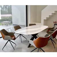 Maßgefertigter Esstisch in Einzigartiger Form | Weißes Und Graues Marmordesign von GravinaLeonardo