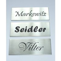 Klingelschild, Namensschild, Aus Edelstahl Mit Wunschtext V2A, Türschild, Briefkastenschild, 80x40 Mm Selbstklebend Klingelschild, Namensschild, Aus Edelstahl Mit Wunschtext V2A, Türschild, Briefkastenschild, 80x40 Mm Selbstklebend von Gravola