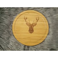 Frühstücksbrett Hirsch 30cm Männergeschenk Personalisiert Holzbrett Gravur Brettchen Bambus Hirschmotiv Vesperbrett von GravurHandwerk