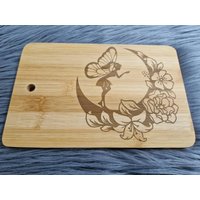 Kinder Frühstücksbrett Fee Und Mond Blüten Blumen Brettchen Brett Personalisiert Name Holzbrett Gravur Schneidebrett Bambus von GravurHandwerk