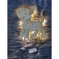 Wandlicht Tiger Licht Nachtlicht Schlummerlicht Baby Kind Wanddeko , Namensschild, Babygeschenk Schriftzug Personalisiert von GravurHandwerk
