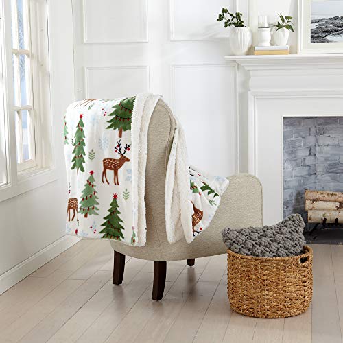 Great Bay Home Decorative Holiday Throw Blanket. Super Soft Fleece Sherpa Holiday Throw Blanket. Eve Collection (50" x 60", Deers, Trees & Snow) von Great Bay Home