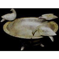 Bronze Schüssel Mit Drei Tauben Trinkt Wasser von GreekDemigods