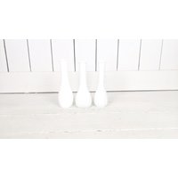 Vintage Weiße Milchglas Blumenknospen Vasen 3Er Set von GreenCanyonTradingCo
