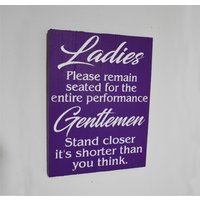 Damen Bitte Sitzen Bleiben Gentlemen Stand Closer Badezimmer Zeichen | Hölzernes Toilettenschild Toiletten Humor Damen Bitte Sitzen Bleiben Gentlemen Stand Closer Badezimmer Zeichen | Hölzernes Toilettenschild Toiletten Humor von GreenChickens