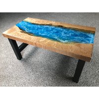 Epoxid Harz Ozean Und Ahorn Couchtisch von GreenHeartStudiosPDX