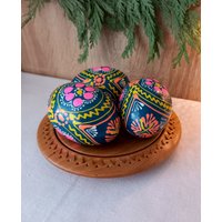 Set Pysankas Holz Ostereier Auf Teller Bemalt Für Ein Dekor Ukraine Pysanka Ukrainisch Pysanky von GreenSpringSprout