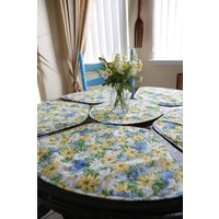 Gesteppte Handgemachte Platzsets 7Er Set - Küchenmatten Daisies Küchenmatte Landhaus Küche Dekor Hochzeitsgeschenk Gesteppte Handgemachte Platzsets 7Er Set - Küchenmatten Daisies Küchenmatte Landhaus Küche Dekor Hochzeitsgeschenk von GreenTerracotta