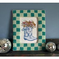 Blaue Cowgirl-stiefel Blumendruck Trendige Chinoiserie-Wandkunst von GreenasBeans