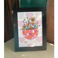 Disco Ball Planter Blumenkunstdruck, Pinkes Pony Kunst, Wildblumen Kunstdruck, Niedlicher Trendiger Wanddruck, Discokugel-Wanddekor von GreenasBeans