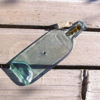 Upcycling Weinflasche Käse Und Vorspeisen Tablett - Teller Klar Geschmolzene Bernstein Gold Hostess Geschenk Weinflaschenteller von GreenhouseGlassworks