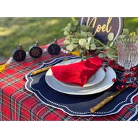 Marineblaues Ausgebogte Rand Tischset Wasserdicht Stoff Mit Kunststoff Rückseite Elegante Tischdekoration Für Esszimmer Hochzeit Party Oder Alltag Marineblaues Ausgebogte Rand Tischset Wasserdicht Stoff Mit Kunststoff Rückseite Elegante Tischdekoration Für Esszimmer Hochzeit Party Oder Alltag von GreenleafhomeShop