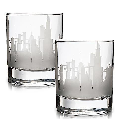 Greenline Goods Skyline geätzte Chicago Whiskeygläser Geschenk (2er Set) | altmodischer Becher - für Chicago Liebhaber - Windy City Accessoires und Souvenirs - Illinois Glassware Decor von Greenline Goods