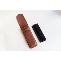 Alran Sully Federmäppchen Aus Leder, Stifthalter Ziegenleder. Handgemachte Karamell Braun Leder Stiftetasche, Premium Stifteetui. Stiftehalter von GregorioDesigns