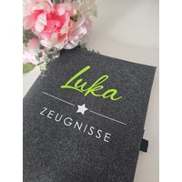 Zeugnishülle/Zeugnismappe Personalisiert "stern" Verschiedene Farben Zeugnishülle/Zeugnismappe Personalisiert "stern" Verschiedene Farben von GreissTextildruck