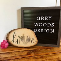 Anpassbare Liebe Handgemacht & Fußabdruck Übertragen Holzschild | Holz-Scheibe von GreySkiesDesignShop