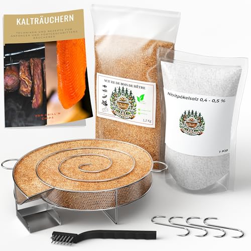 Kaltrauchgenerator/Räucherschnecke + 1,2 kg Räuchermehl Buche + 1 kg Nitritpökelsalz + 4 Haken & Bürste – Kalträucher-Set aus Edelstahl für Fleisch, Fisch, Speck, Wurst – Inkl. Gratis PDF-Ratgeber Kaltrauchgenerator/Räucherschnecke + 1,2 kg Räuchermehl Buche + 1 kg Nitritpökelsalz + 4 Haken & Bürste – Kalträucher-Set aus Edelstahl für Fleisch, Fisch, Speck, Wurst – Inkl. Gratis PDF-Ratgeber von Grill'n Chips