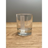 Schnapsglas Stamperl Personalisierte Namensgravur Wunsch Grafik Tequila Glas Wodka Schnapsglas Stamperl Personalisierte Namensgravur Wunsch Grafik Tequila Glas Wodka von GrimmLasergravur